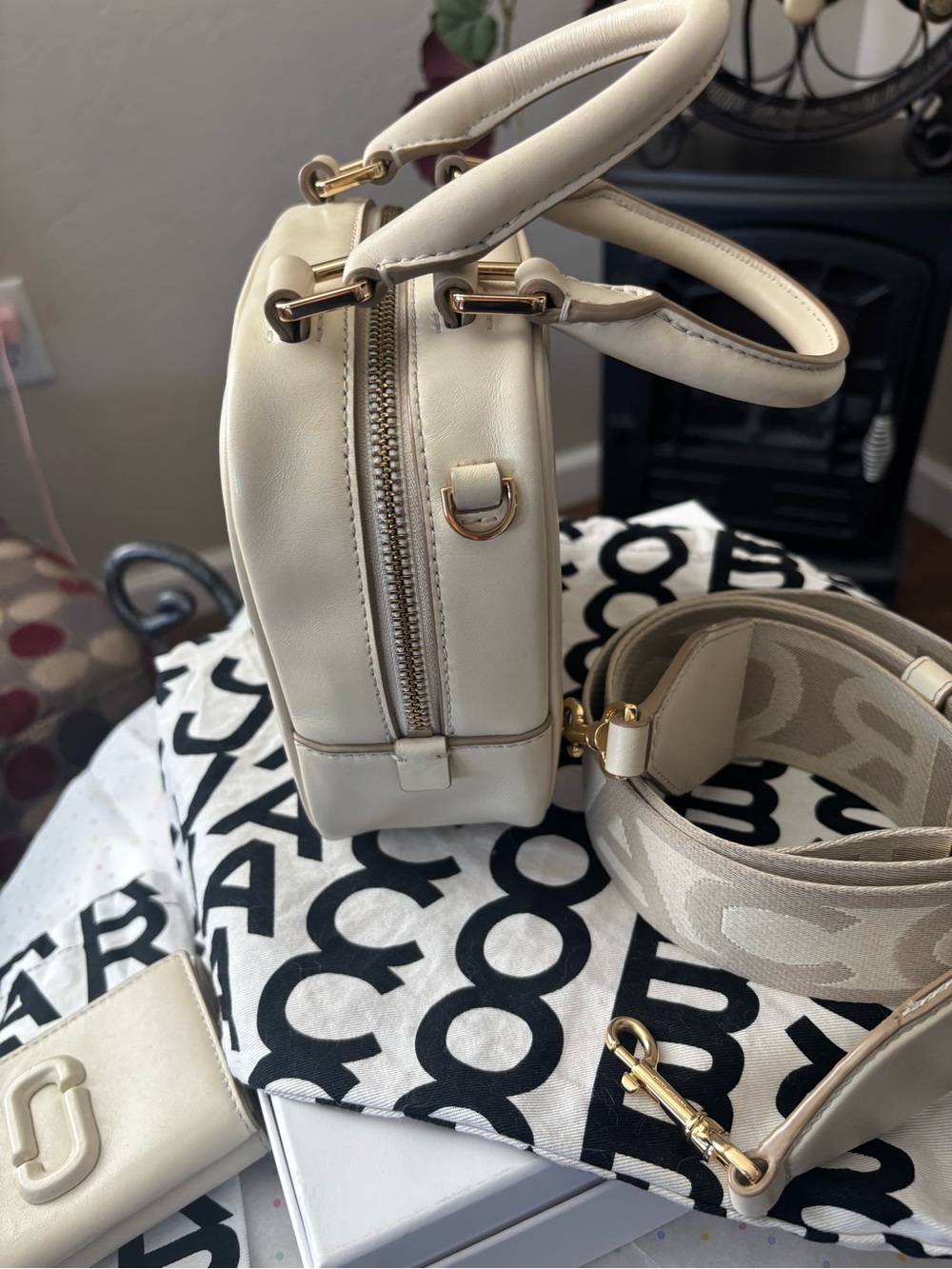 Marc Jacobs THE CUBE Beige matching with Beige WALLET♥️ - Picture 8 of 16